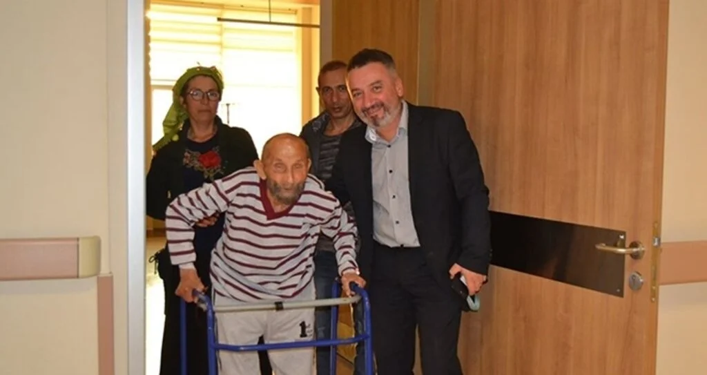120 yaşındaki tekrar yürümeye başladı
