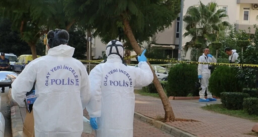 4 kişinin öldüğü dairede özel ekip incelemelerine başladı