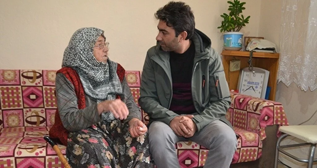 89 yaşındaki yaşlı kadının emekli maaşını çaldılar