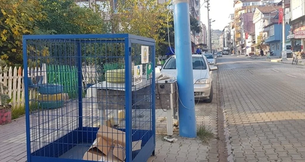 Alaçam'a geri dönüşüm kafesleri