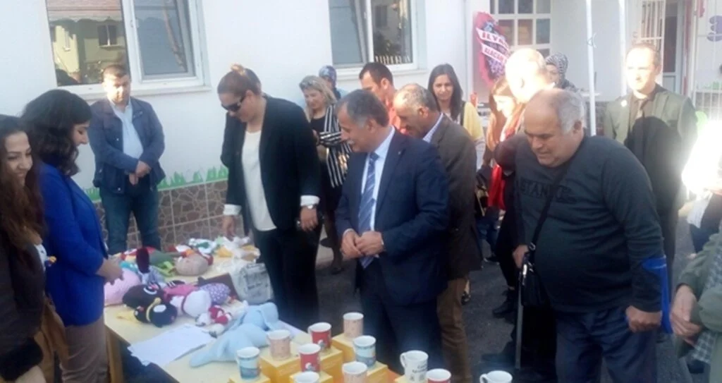 Alaçam'da lösemili çocuklar için stant açıldı