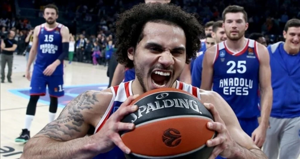 Anadolu Efes'te Shane Larkin Tarihe Geçti! Tek Maçta 49 Sayı