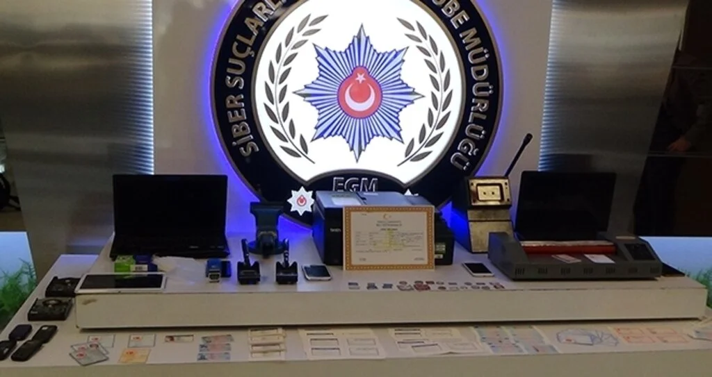 Banka farelerine şafak baskını 