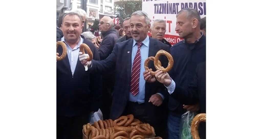 Beraat etti, tazminatla bedava simit dağıttı