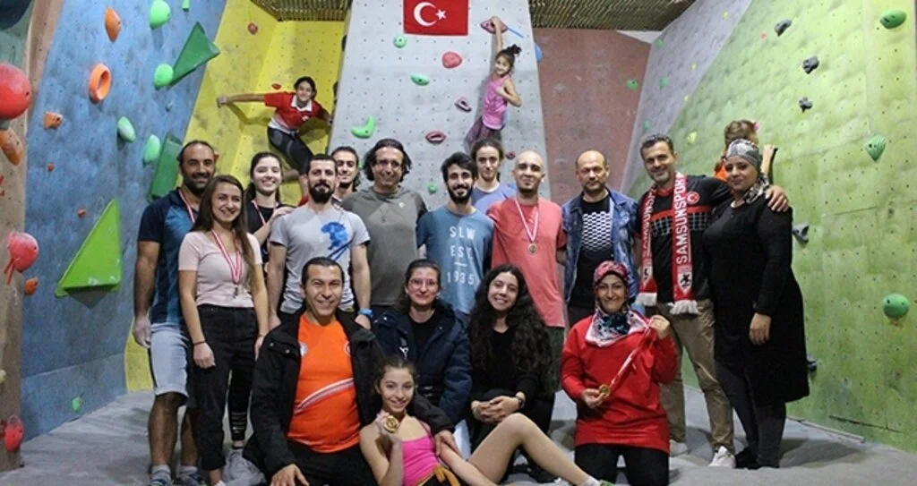 Boulder Cafe'de Tırmanma Oyunları