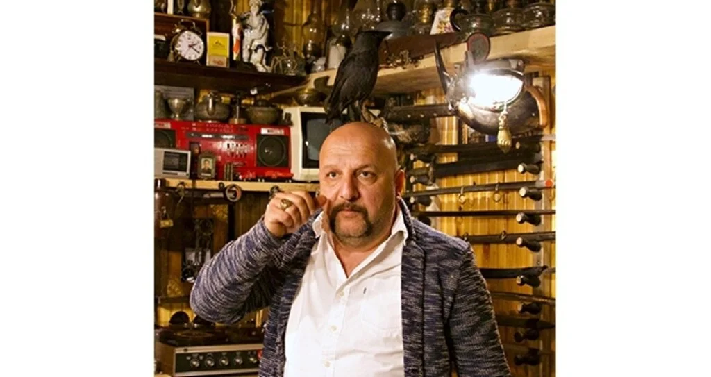 Can Dostunun Başı Üstünde Yeri Var 
