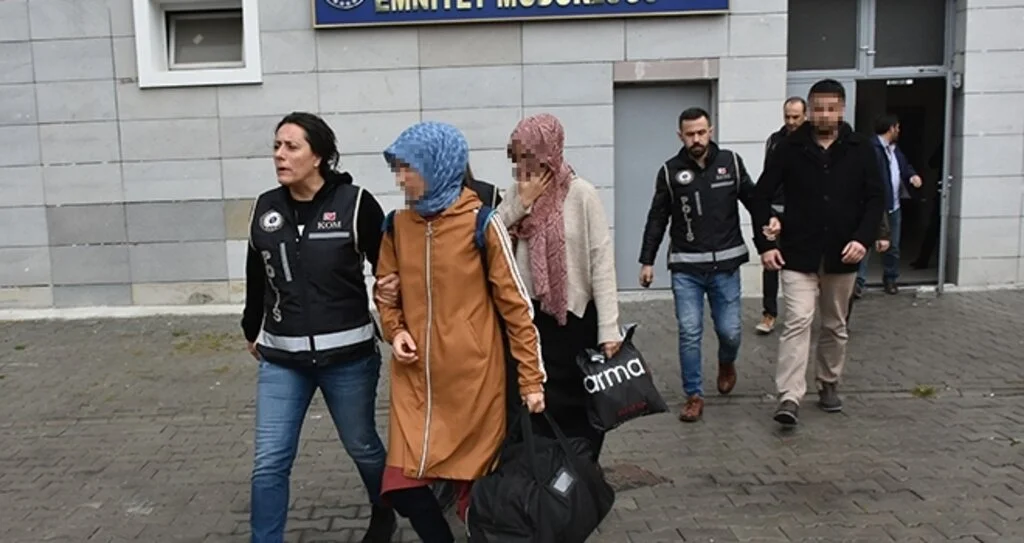 FETÖ'den aranan 5 kişi yakalandı