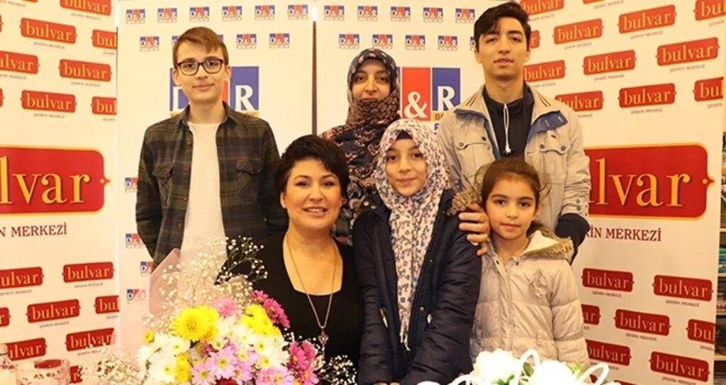 İclal Aydın'a sevgi seli