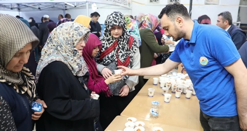 İlkadım'dan Mevlid Kandilinde Kandil Simidi Ve Lokum İkramı