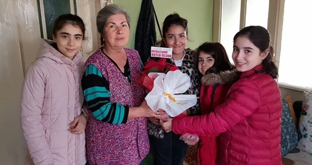 İlkokul öğretmenine süpriz ziyaret