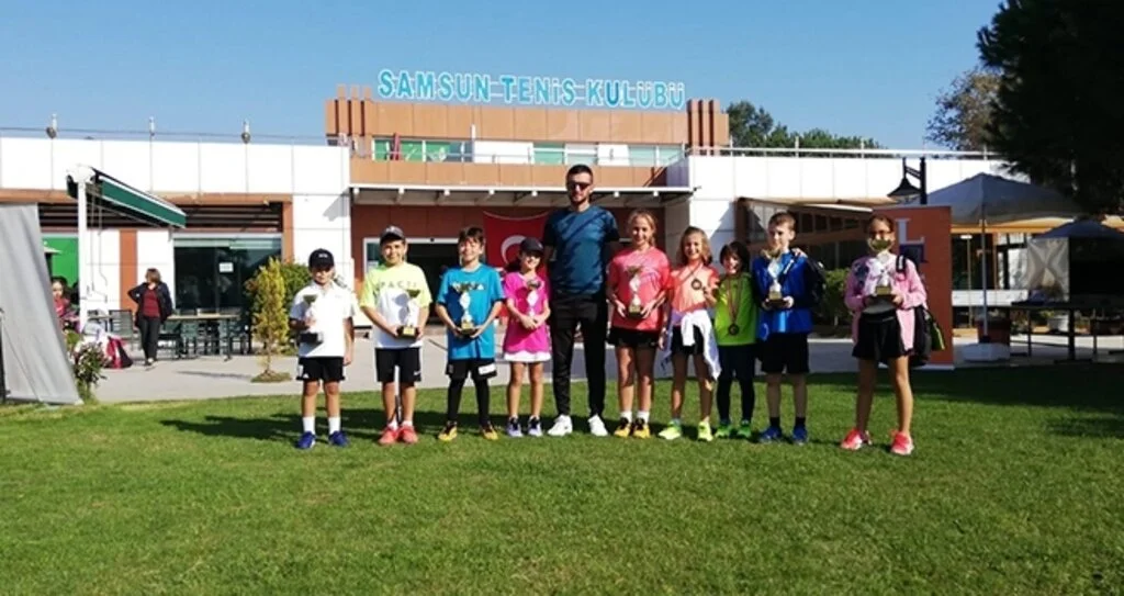 Küçükler Tenis Turnuvası Başladı