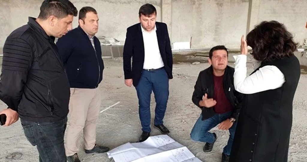 Ladik'te düğün salonu inşaatı yeniden başladı