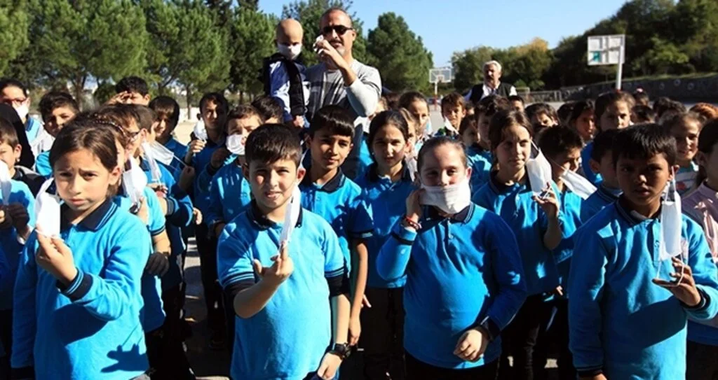 Lösemi hastası Yılmaz için  bütün okul maske taktı