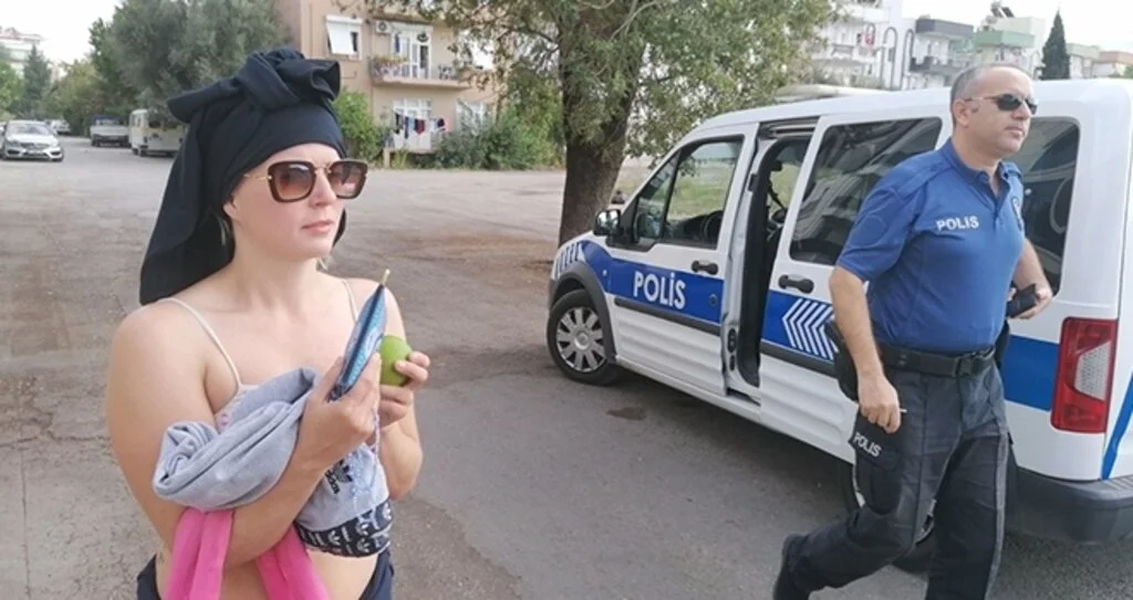 Manavgat'ın İsveçli özgür kızı polisi çileden çıkardı