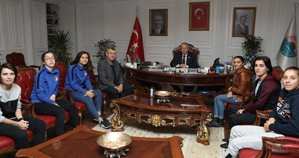 Milli Takım Sevincini Başkan Demirtaş'la Paylaştılar