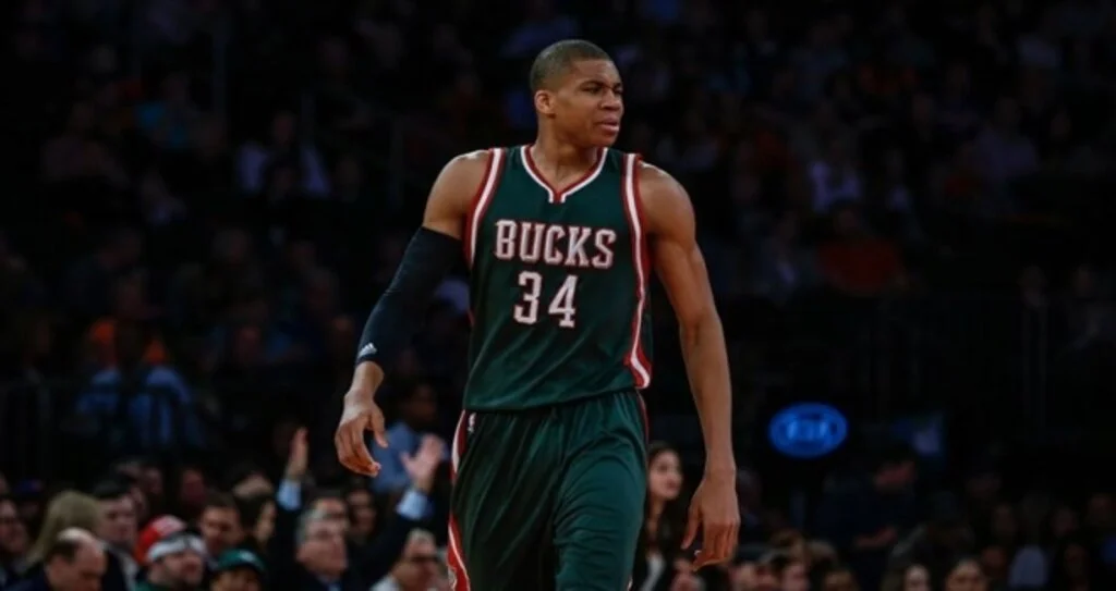 Milwaukee Bucks, Antetokounmpo'nun 50 sayı attığı maçta Utah Jazz'ı 122-118 yendi