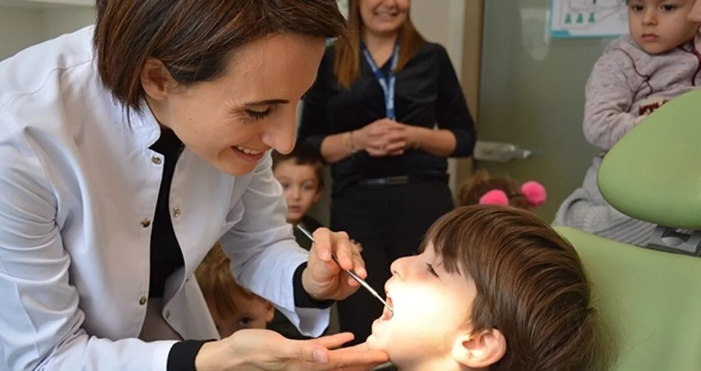 Miniklere ağız ve diş bakımı anlatıldı