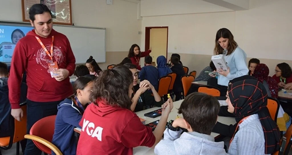 Öğrencilere bilim eğitimi