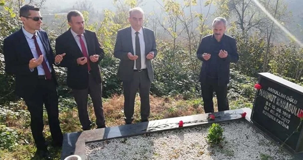 Öğretmenler  mezarları  başında anıldı