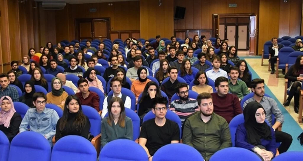 OMÜ’de Genç Diş Hekimi Adayları Beyaz Önlüklerini Gururla Giydi