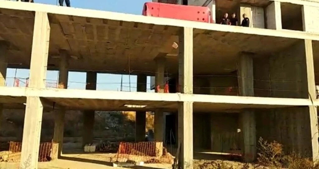Parasızlıktan intihara kalkıştı, para saçtı