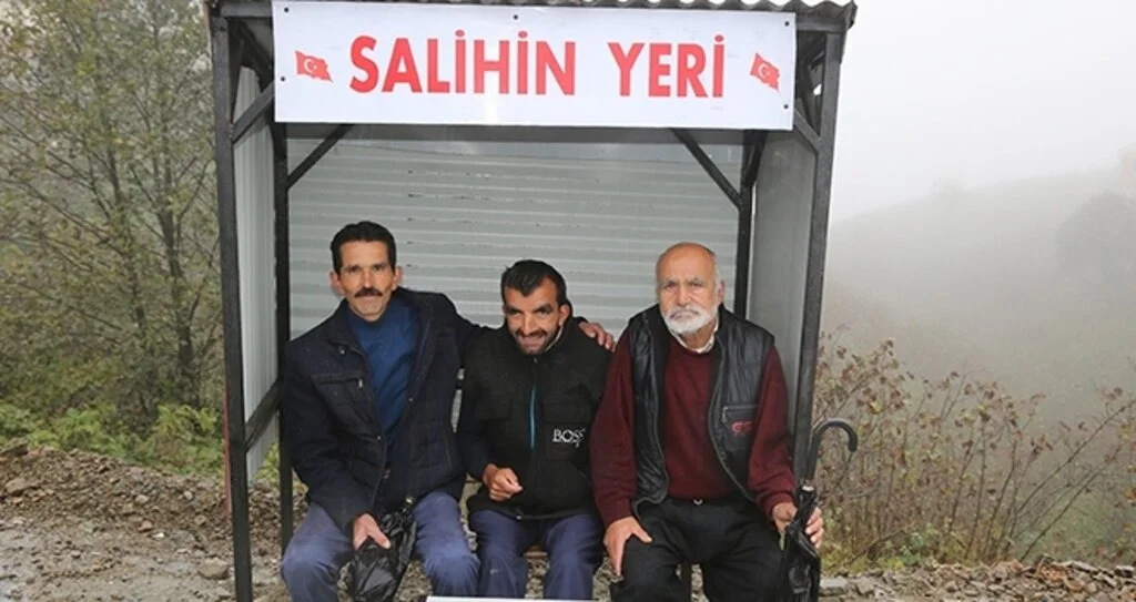 Salih'e 'özel  bekleme durağı'