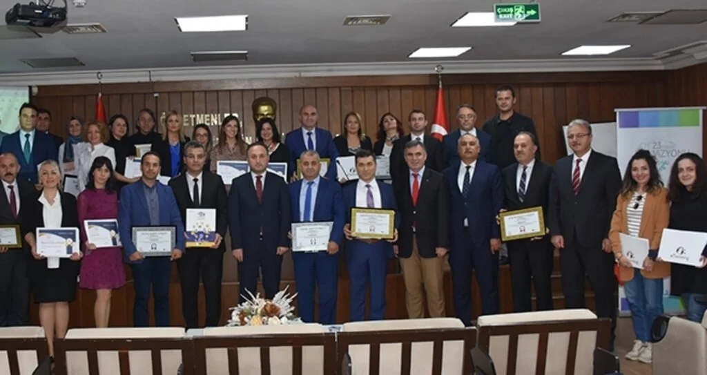 Samsun Öğretmenevi'nde Kalite etiketi almaya hak kazanan öğretmenler ödüllendirildi