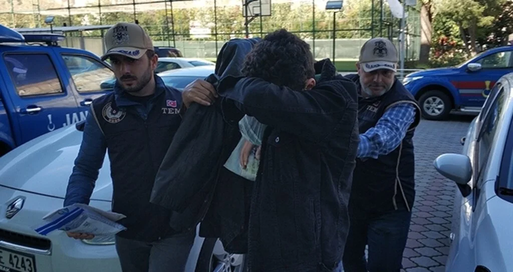 Samsun'da DEAŞ'tan 2 kişi adliyeye sevk edildi