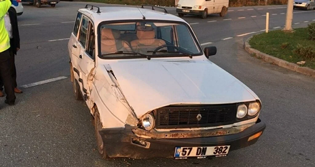 Samsun'da kamyonetle otomobil çarpıştı: 6 yaralı