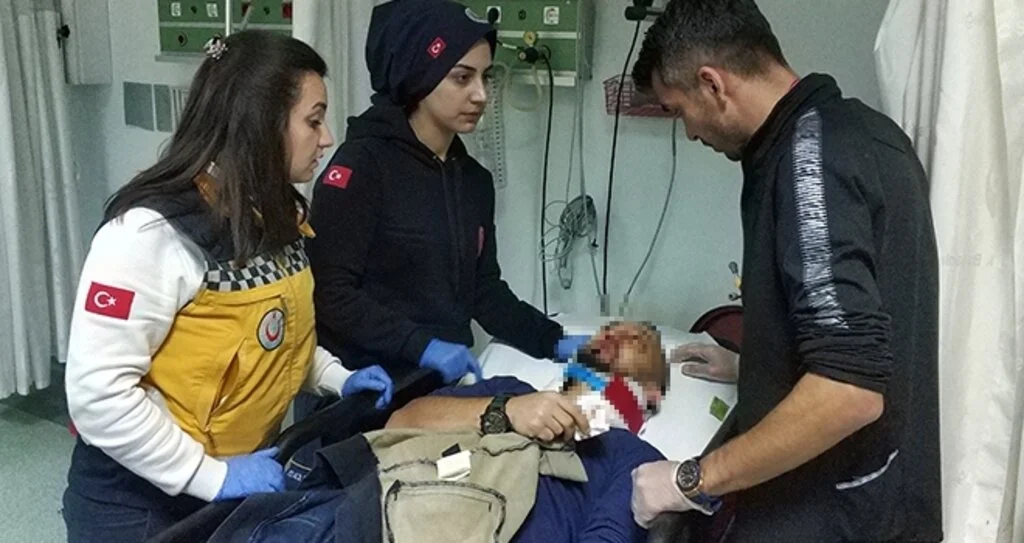 Samsun'da otomobil ağaca çarptı: 4 yaralı