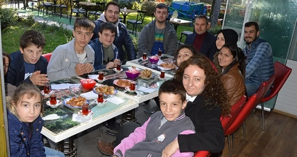 Samsun'da Özel Öğrencilerden Esnaf Ziyareti