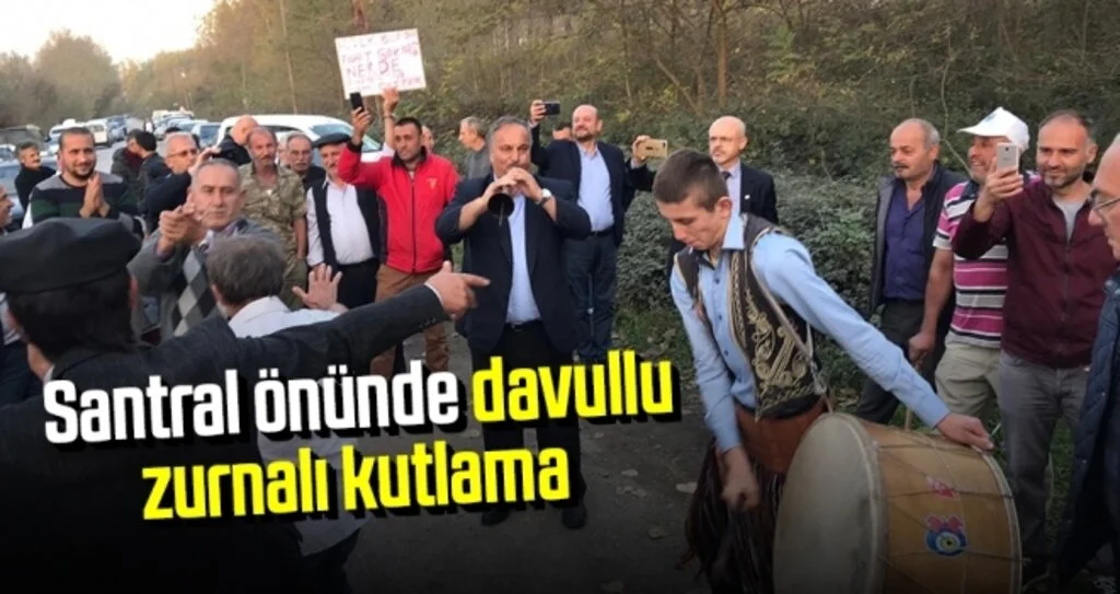 Santral önünde davullu zurnalı kutlama