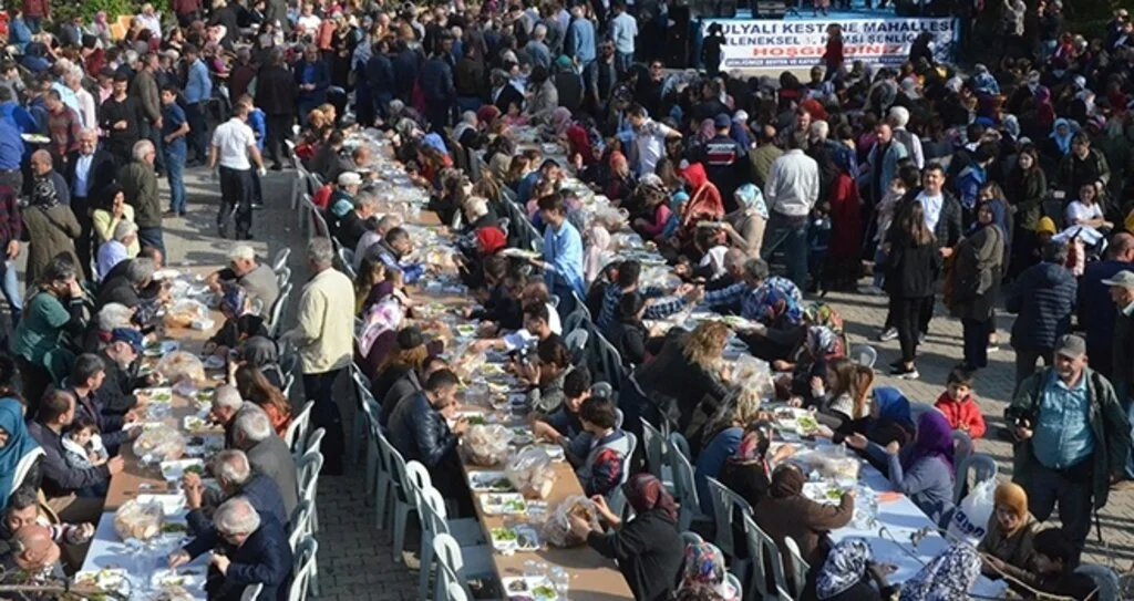 Şenlikte 1,5 ton hamsi tüketildi