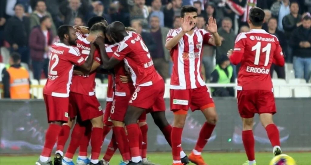 Sivasspor Teknik Direktörü Çalımbay: Şampiyonluk kolay bir iş değil