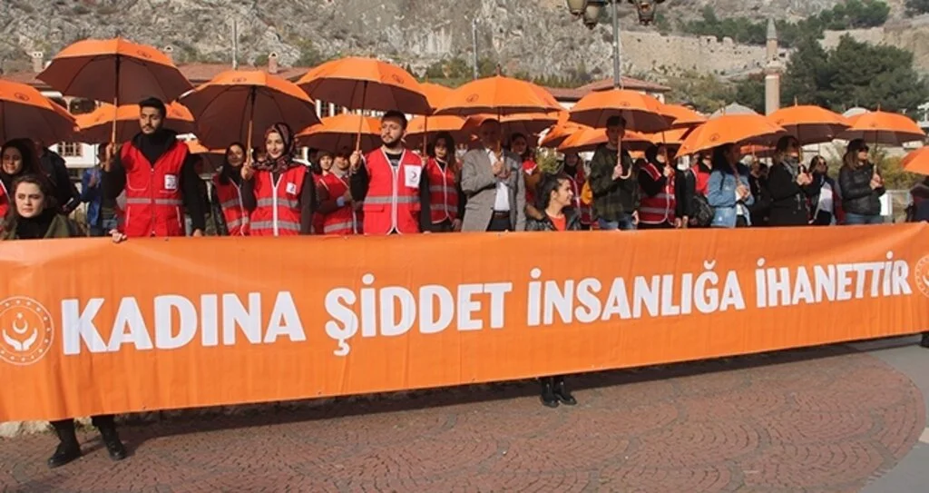 Turuncu şemsiye açtılar