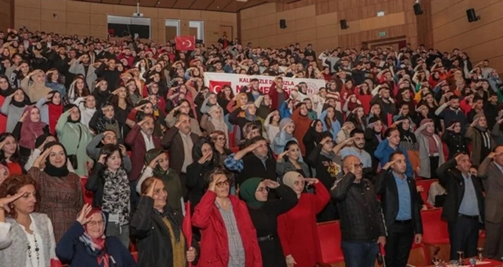 Üniversite öğrencilerinden Mehmetçiğe selam