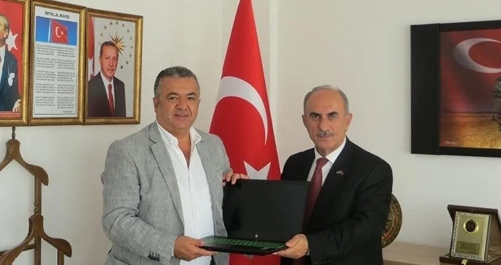 ÜTB'den TMO'ya laptop hediyesi