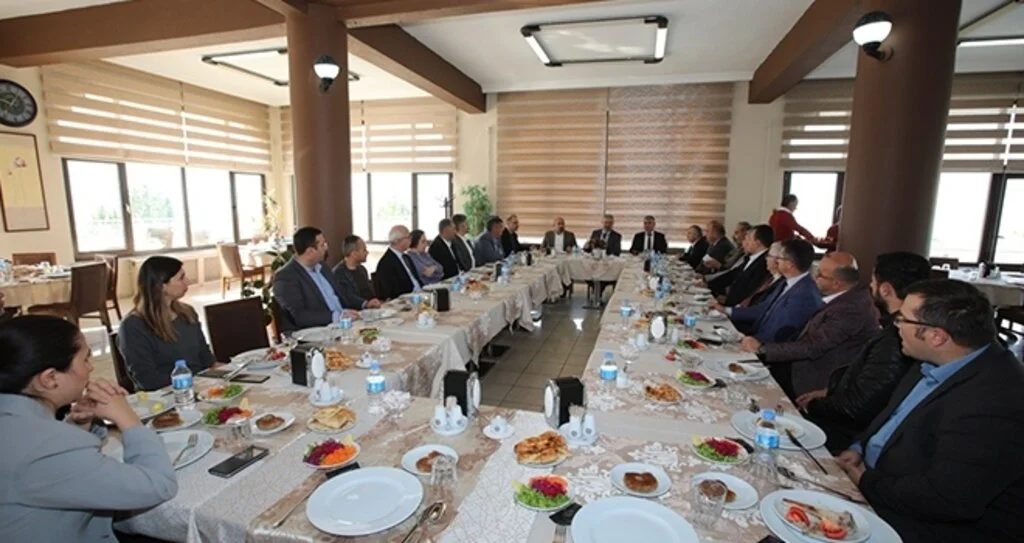 'Yabancı öğrencilere  yardımcı olun'