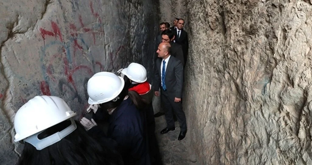 2200 yıllık Aynalı Mağara üniversitelilerin bakımında