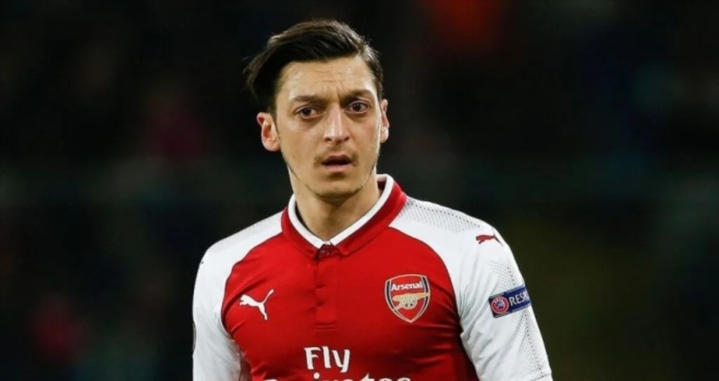 Arsene Wenger'den Mesut Özil'e 'ifade özgürlüğü' desteği