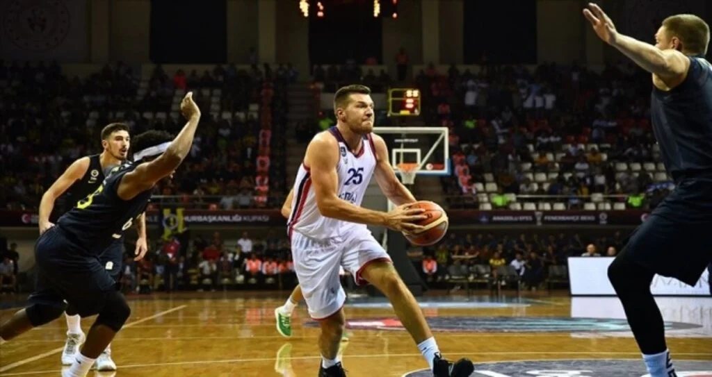 Avrupa basketbolunda 71'inci Türk derbisi