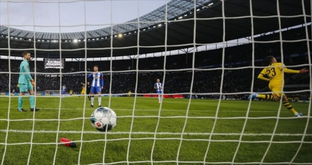 Bundesliga'da şampiyonluk yarışı büyük heyecana sahne oluyor