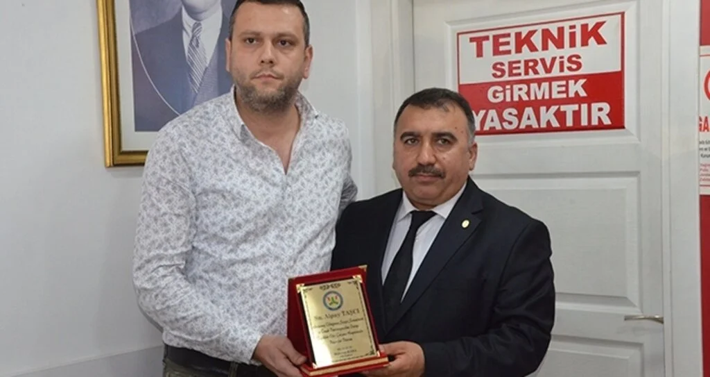 Ceren'in katilini teşhis eden esnafa plaket