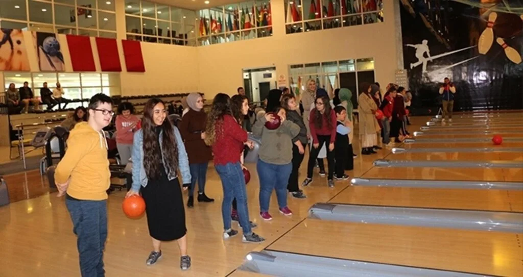 Engel tanımadılar, bowlingde şov yaptılar