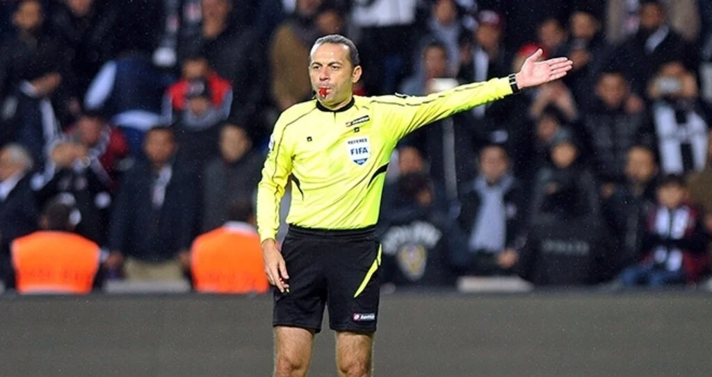 Fenerbahçe-Beşiktaş derbisi Cüneyt Çakır’ın