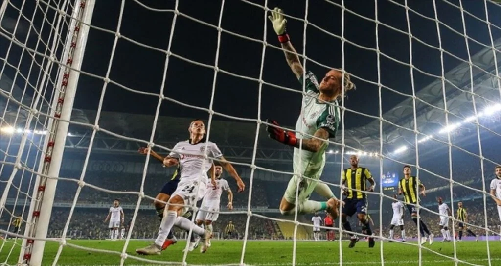 Fenerbahçe'nin Kadıköy'deki derbilerde bileği bükülmüyor