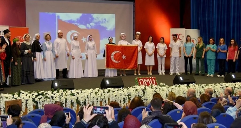 Geçmişten Günümüze Hemşire Kıyafetleri Defilesi