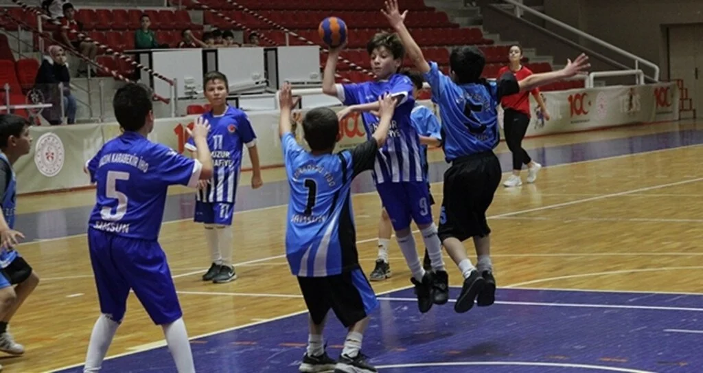 Hentbol'da Heyecan Başladı