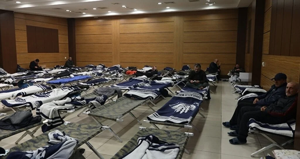İBB Sokakta Kalan Hemşehrilere Evsahipliği Yapıyor