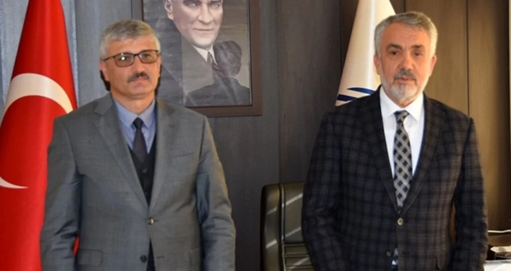 İlahiyat Fakültesinin Yeni Dekanı Prof. Dr. Metin Yılmaz Törenle Görevine Başladı